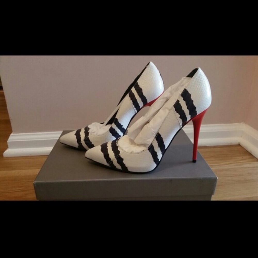 McQueen pumps - Picture 2 of 5